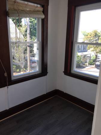 Building Photo - 30 Hale St