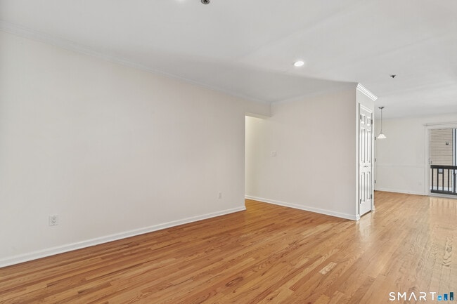 Building Photo - 44 Pleasant St