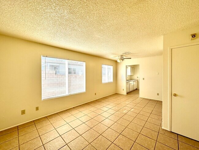Building Photo - Spacious 2 Bedroom Townhouse Near A-Mounta...