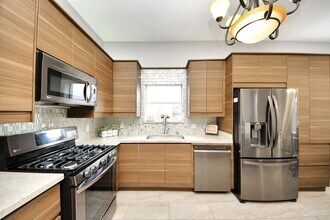 Building Photo - 20922 Whitevine Way