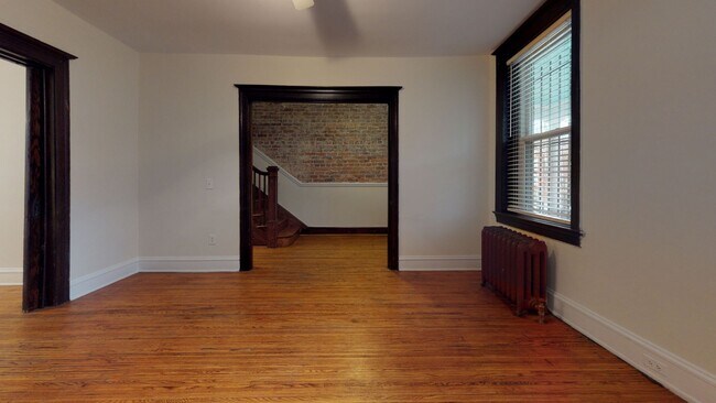 Foto del edificio - 728 Rock Creek Church Rd NW