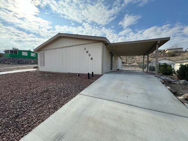 Foto del edificio - 2Bedroom W/2 car Garage, 2 Covered Patios,...