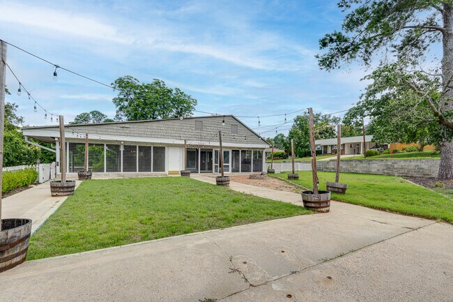 Foto del edificio - 322 Jackson Ave