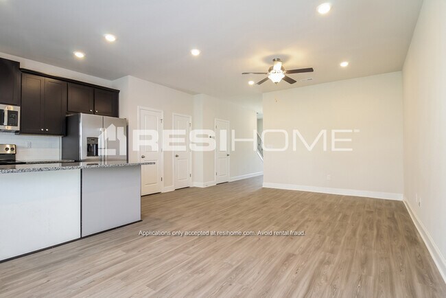 Foto del edificio - 1074 Simmons Trace