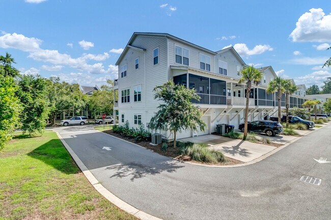 Building Photo - 123 Sabal Ct