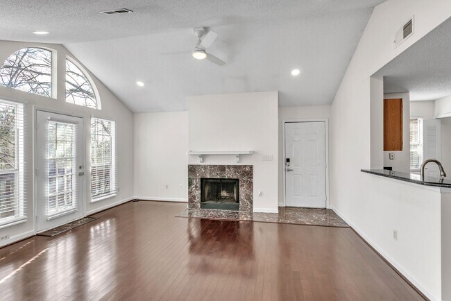 Building Photo - 612 Cypress Pointe St