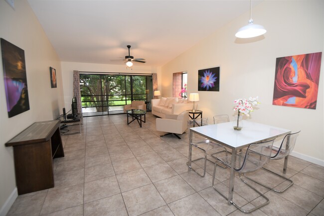 Large open floor plan. Spacious living room and dining area. - 3071 SE Aster Ln