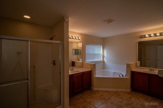 Building Photo - 2136 Shadow Creek Dr