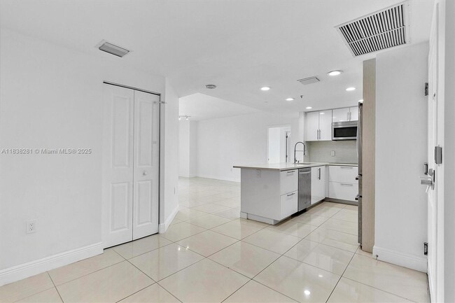 Building Photo - 1250 S Miami Ave