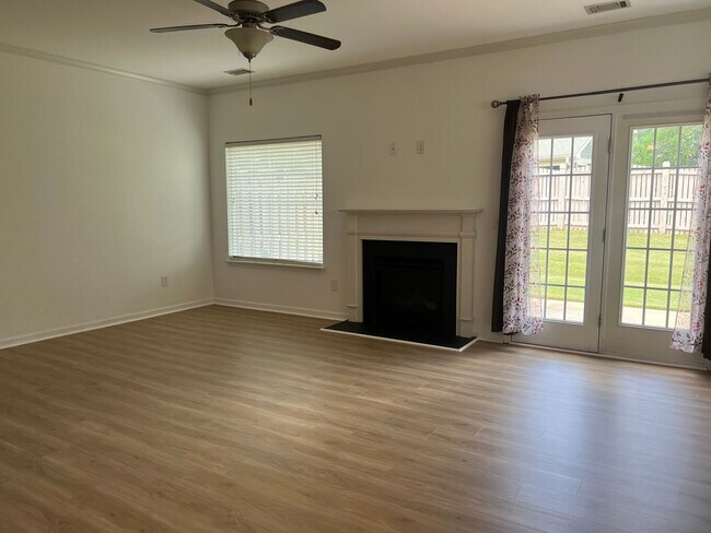 Foto del edificio - Gorgeous 3/2.5 End Unit Condo in Simpsonvi...