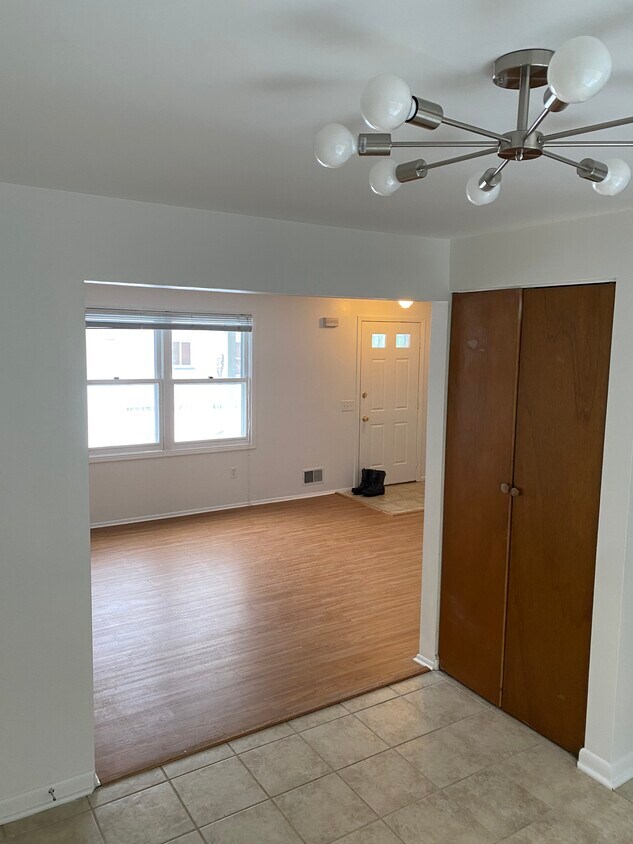 Main living room - 4308 Lake Ave