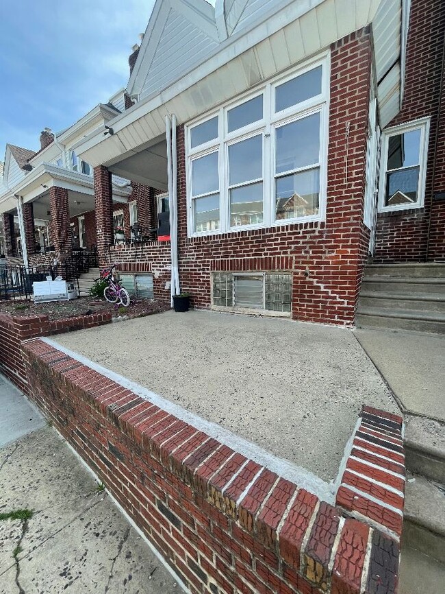 Building Photo - 6205 Mershon St