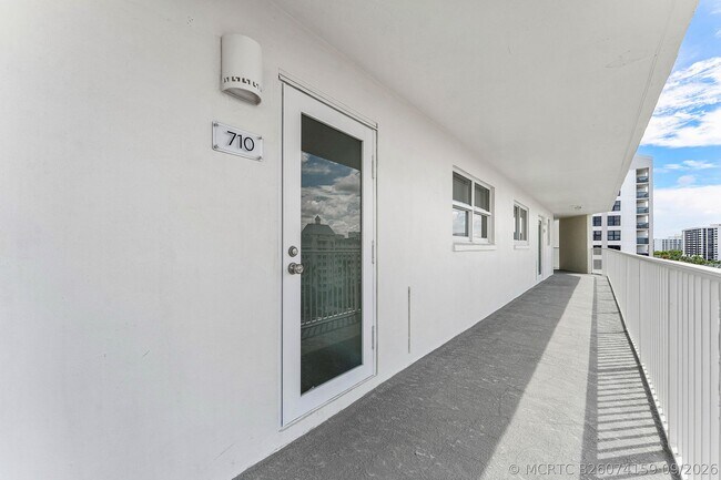 Building Photo - 3101 S Ocean Blvd
