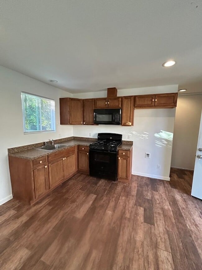 Building Photo - Bryson Place Home