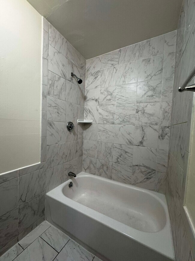 Baño - APTS in Everett, Malden, Chelsea & Boston