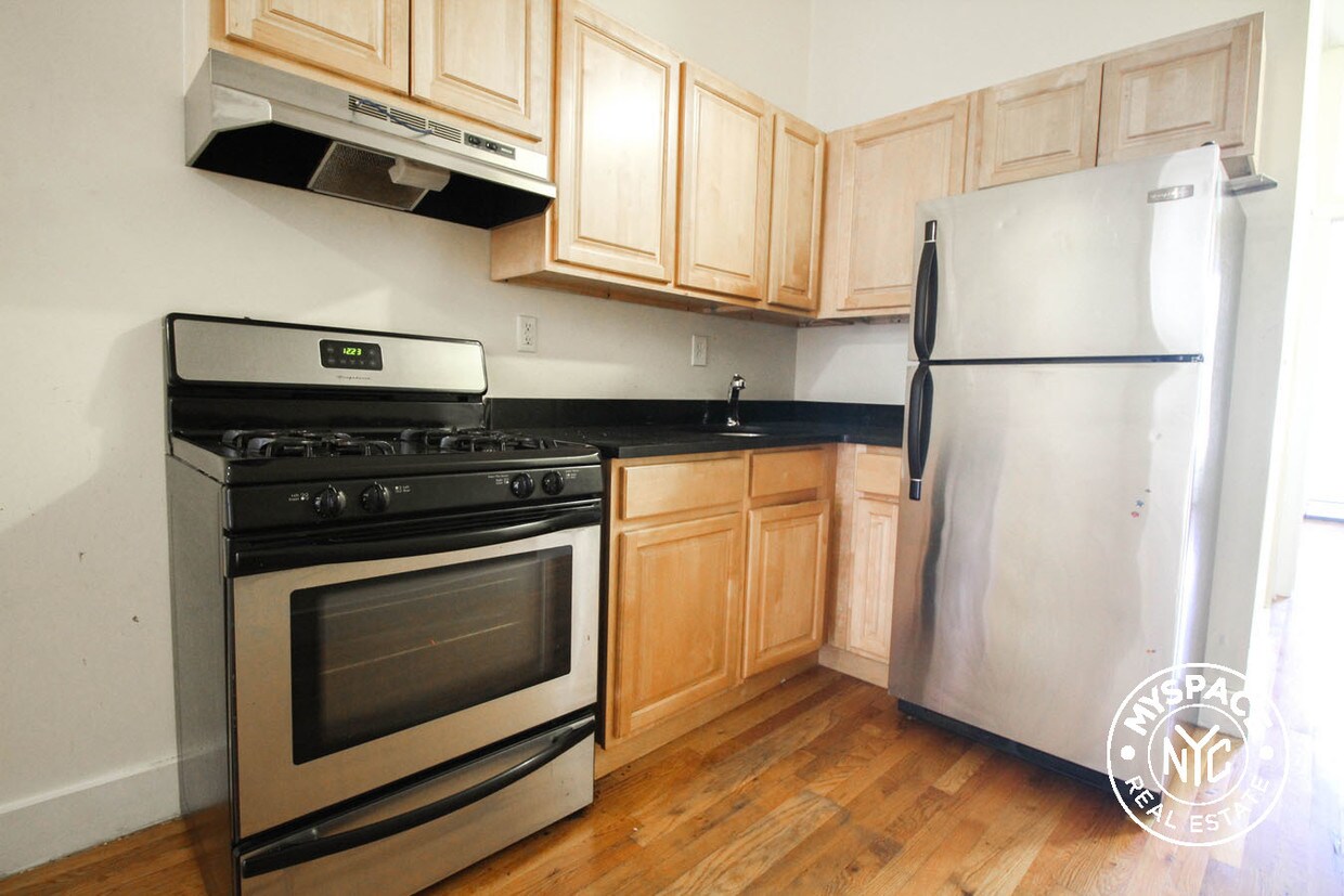 Primary Photo - 136 Wyckoff Ave