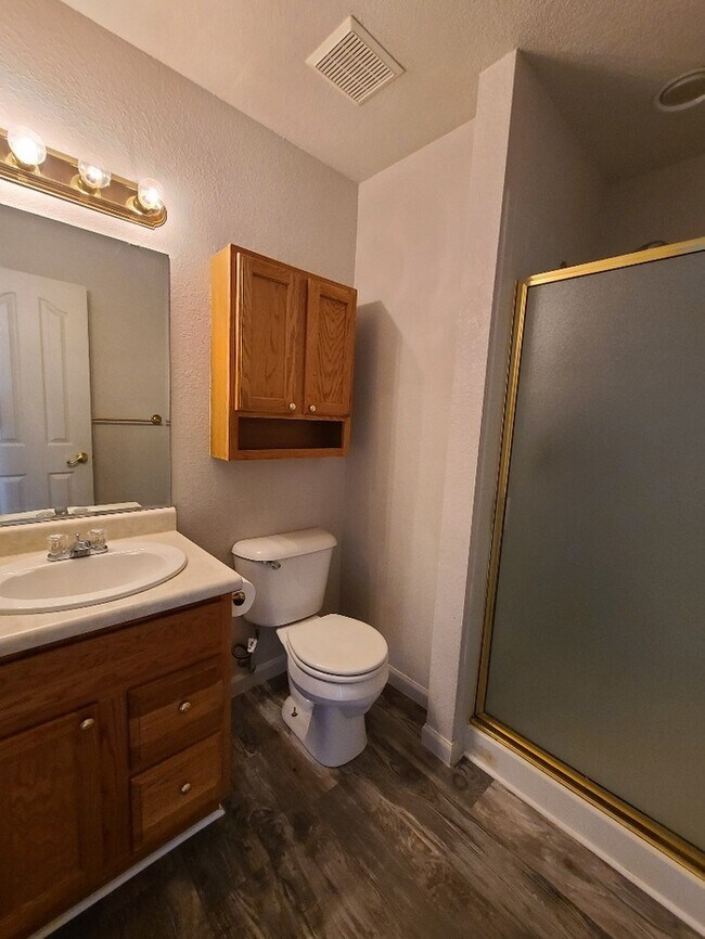 Foto del edificio - 2414 E 11th St