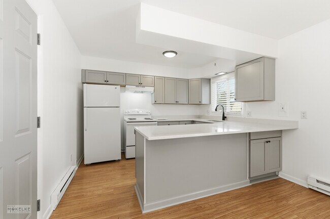 Foto del edificio - 105 W Somonauk St