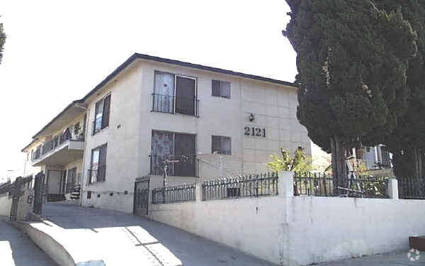 Building Photo - 2121 W Court St