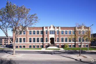 Building Photo - The Crossing