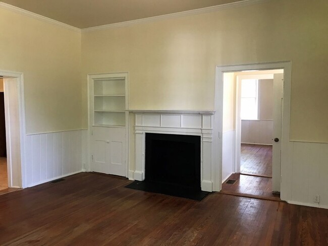 Building Photo - 124 Park Forest Ln