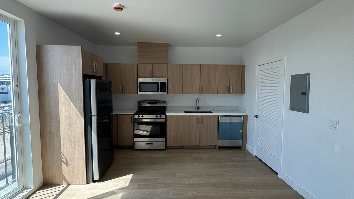 Building Photo - 11814 Aviation Blvd