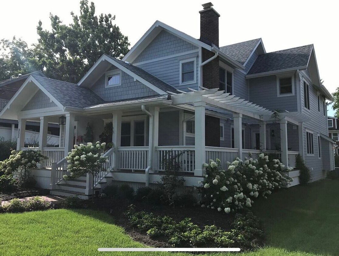 Primary Photo - 332 E Jefferson Ave