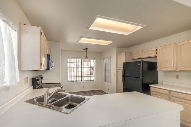 Photo - Spacious 3 Bed, 2 Bath Home in Peoria - Your Perfect Home Awaits!