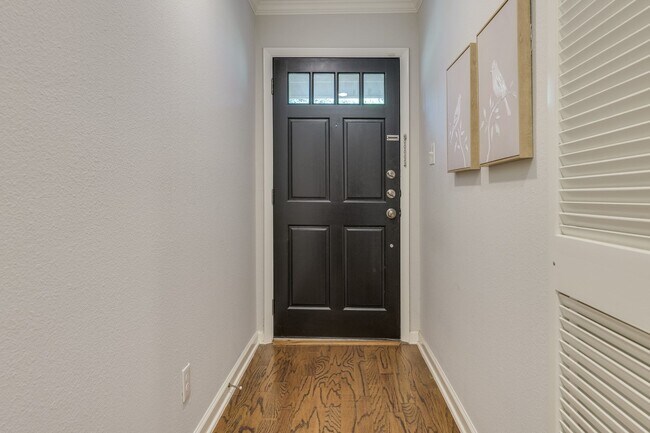 Foto del edificio - 2/2 Condo Minutes from Shopping