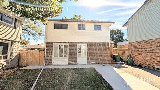 Building Photo - Spacious 3-Bedroom Main Unit in South Wind...