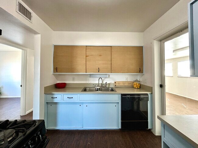 Foto del edificio - 912 W Forest St