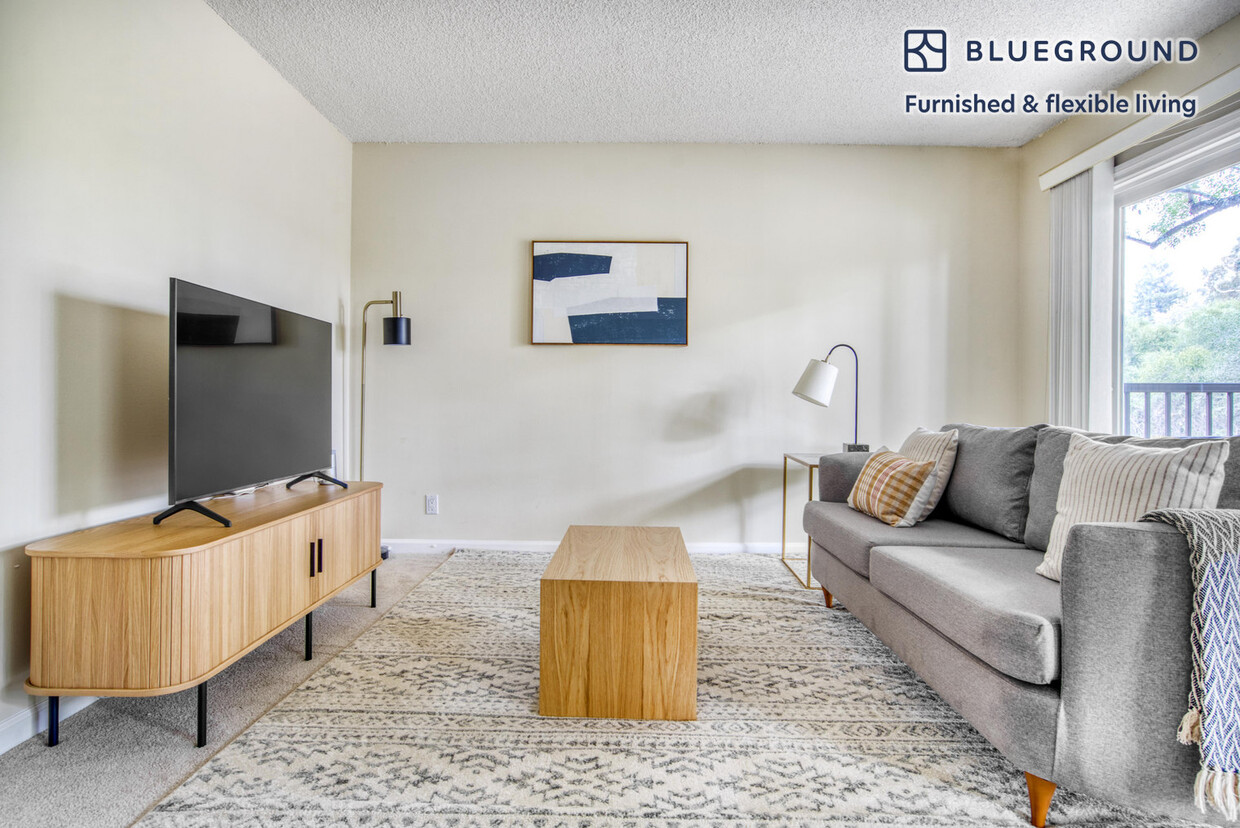 Foto principal - 1300 Oak Creek Dr