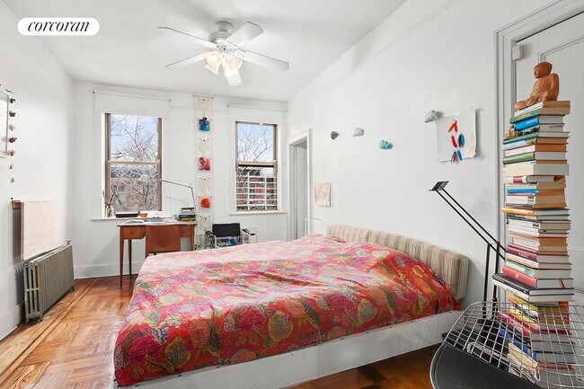 Building Photo - 305 Vanderbilt Ave