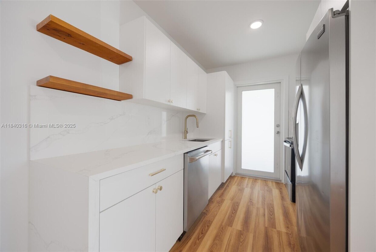 Foto principal - 3430 SW 15th St