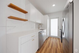 Building Photo - 3430 SW 15th St