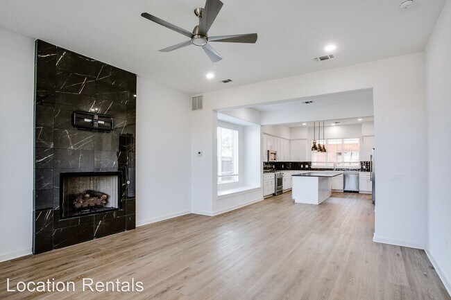 Building Photo - 3 br, 2.5 bath House - 11520 Savannah Avenue