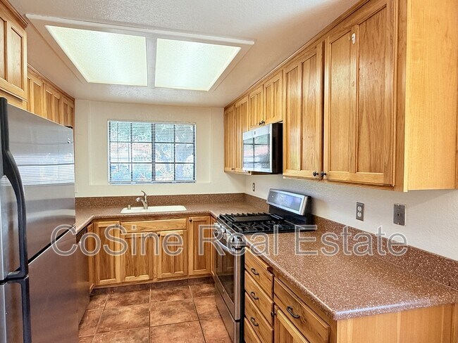 Foto del edificio - 2736 Derringer Pl