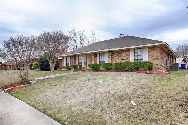 Building Photo - 1720 Brighton Dr