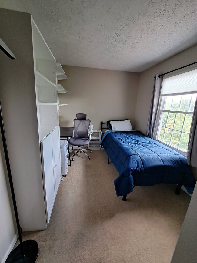 Building Photo - 2805 Schubert Dr
