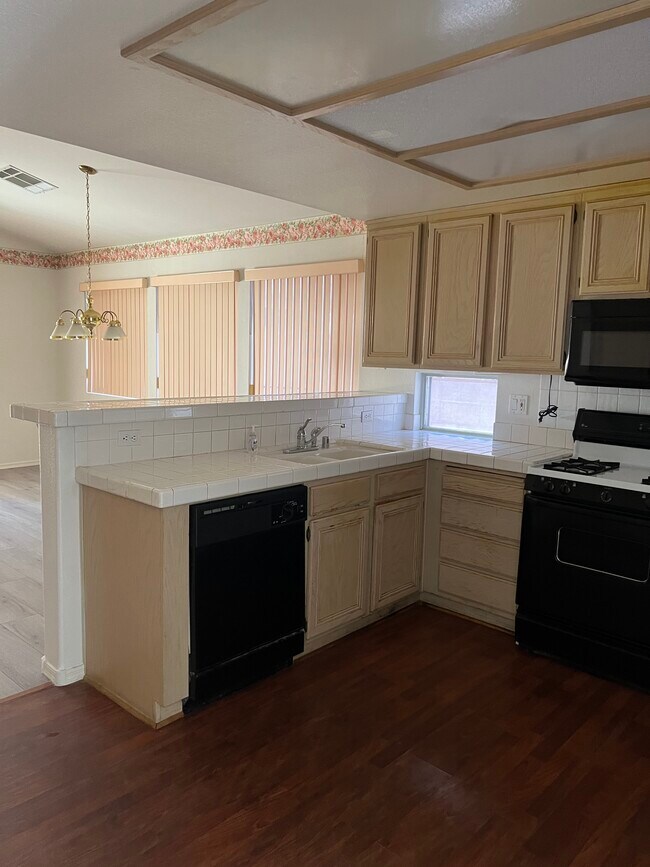 Building Photo - 5505 Ravana Ave