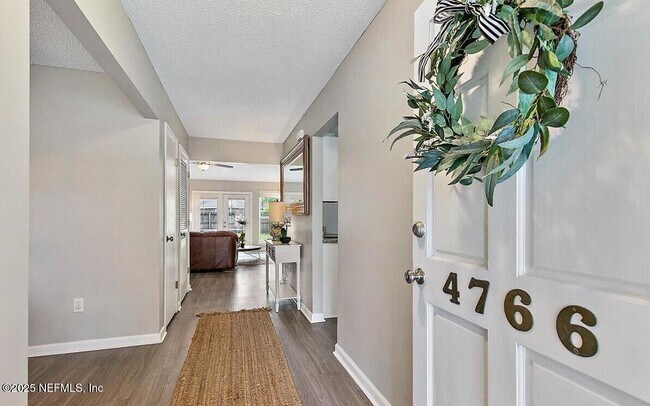Building Photo - 4766 Dovetail Dr