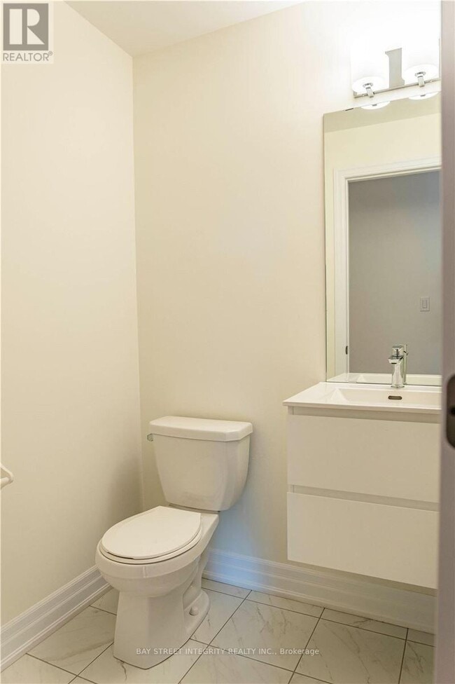 Photo du bâtiment - 2267 Major MacKenzie Dr W