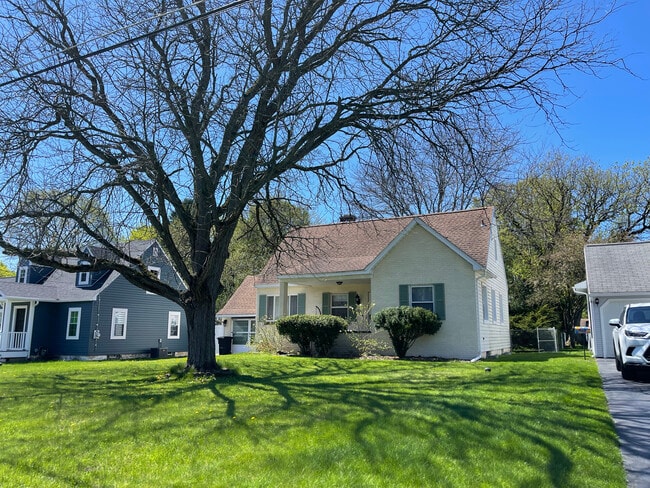 Building Photo - 111 Dormar Dr