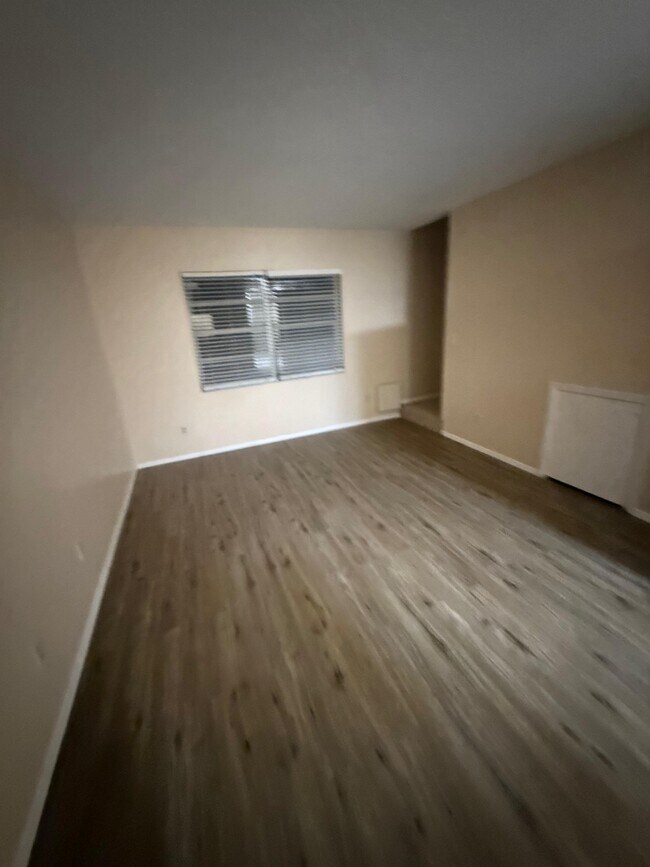 Foto del edificio - 7015 Waterside Dr