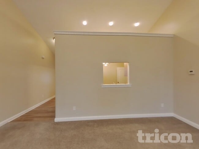 Building Photo - 4687 Bayview Dr