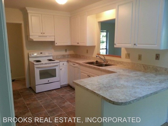 Building Photo - 2 br, 2 bath House - 133 A King Henry Way