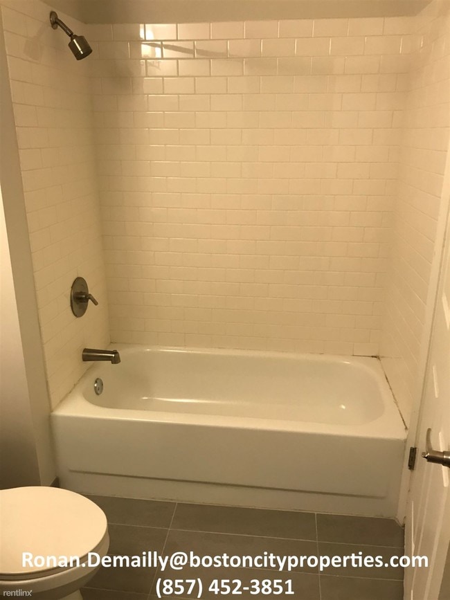 Building Photo - Studio, 1 bath  - 750 Harrison Ave