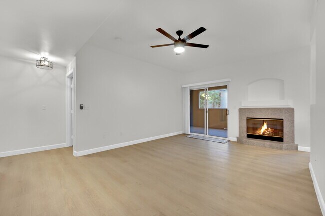 Building Photo - Experience Las Vegas in style and comfort with this beautiful first-floor 3-bedroom condo