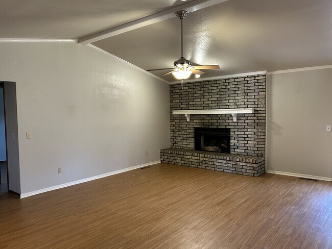Foto del edificio - 4900 Smoking Oaks Dr