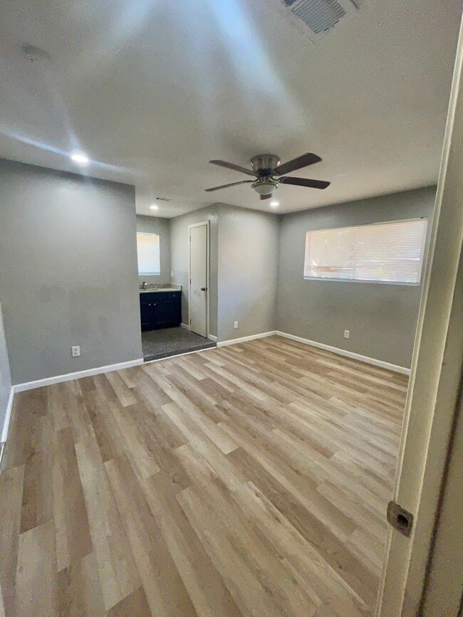 Building Photo - 5249 Dazzle Dr